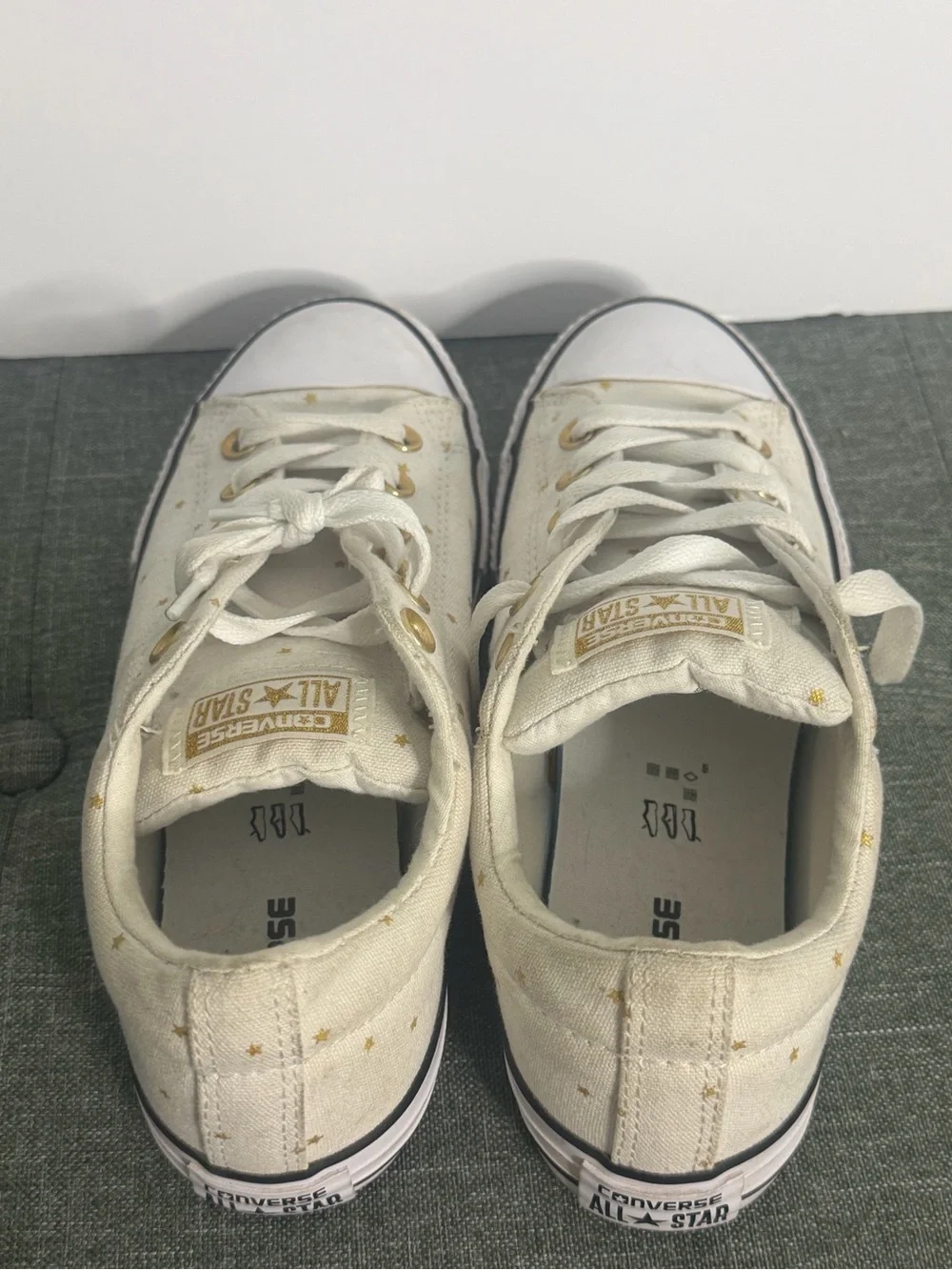 Converse Chuck Taylor All Star Low Top White Gold Stars Youth Kids Size 5 Junior